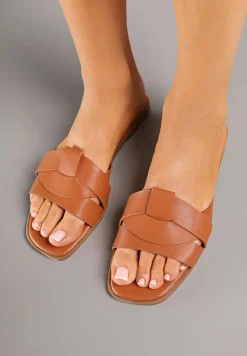 Brązowe Klapki z Ozdobnie Przeplecionymi Paskami Davianne