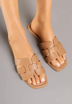 Brązowe Klapki z Ozdobnymi Paskami Dovina