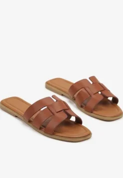 Brązowe Klapki z Przeplatanymi Paskami i Kwadratowym Noskiem Filiela