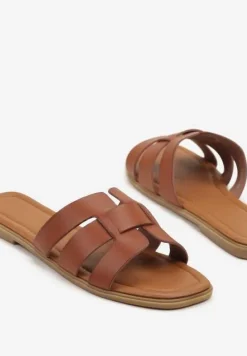 Brązowe Klapki z Przeplatanymi Paskami i Kwadratowym Noskiem Filiela