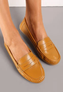 Brązowe Klasyczne Mokasyny z Minimalistycznym Paskiem i Przeszyciem Vilear