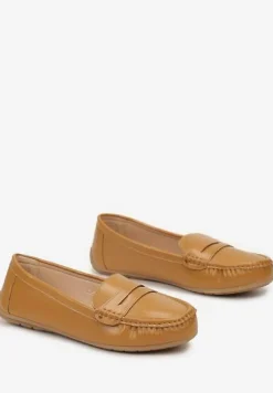 Brązowe Klasyczne Mokasyny z Minimalistycznym Paskiem i Przeszyciem Vilear