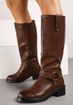 Brązowe Kozaki Bikery na Płaskiej Podeszwie z Nitami i Klamrami Innariah