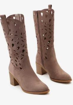 Brązowe Kozaki Kowbojki na Słupku z Ażurowym Zdobieniem i Skórzaną Wkładką Obiliria