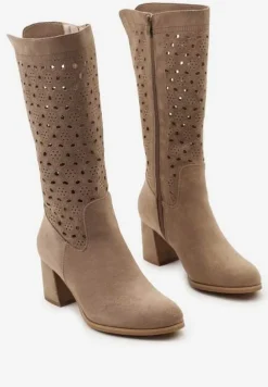 Brązowe Kozaki na Obcasie z Ażurowym Zdobieniem i Wkładką ze Skóry Naturalnej Lelandine