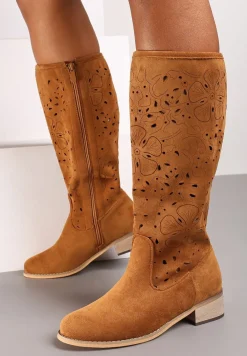 Brązowe Kozaki na Płaskiej Podeszwie z Ażurowym Zdobieniem na Suwak Bralinda