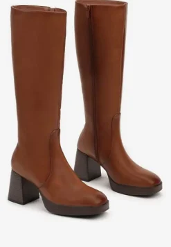 Brązowe Kozaki na Słupku z Lekkim Ociepleniem Ansilaria