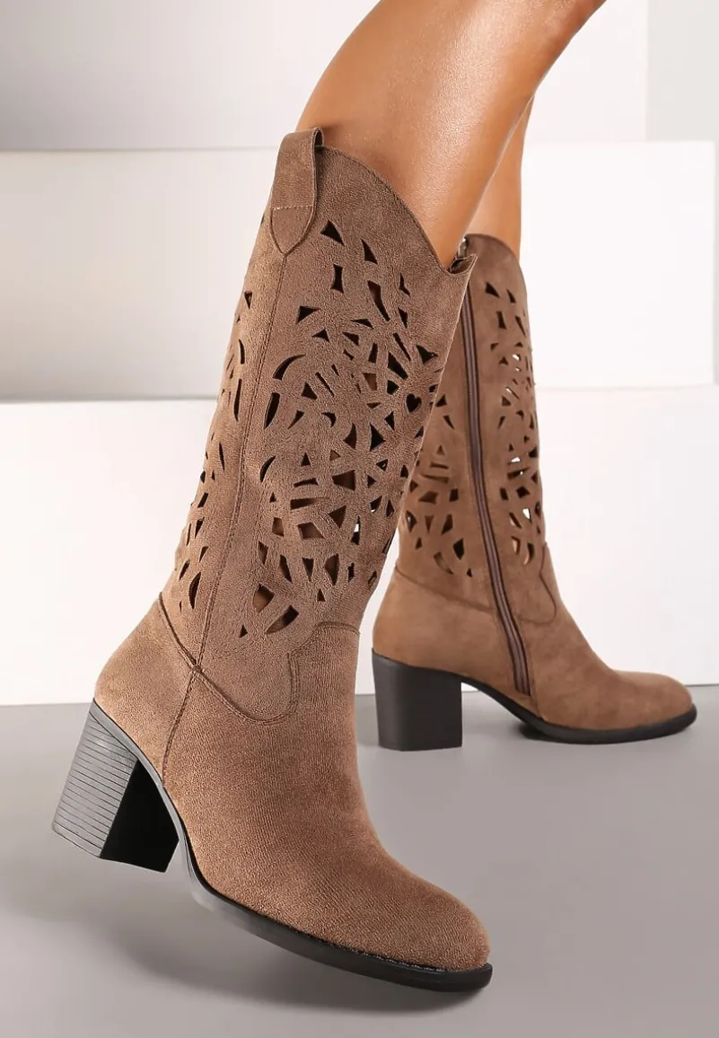Brązowe Kozaki na Słupku ze Skórzaną Wkładką i Ażurowym Wzorem Arresia