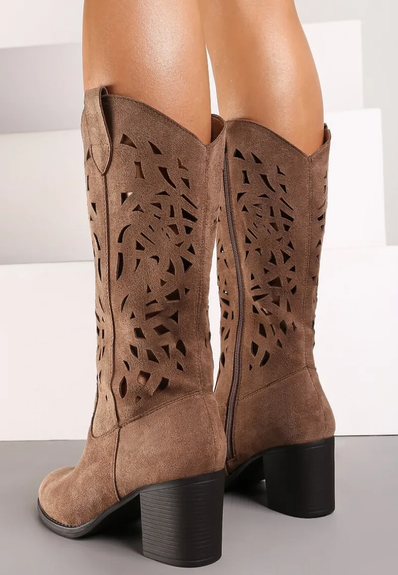 Brązowe Kozaki na Słupku ze Skórzaną Wkładką i Ażurowym Wzorem Arresia
