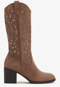 Brązowe Kozaki na Słupku ze Skórzaną Wkładką i Ażurowym Wzorem Arresia