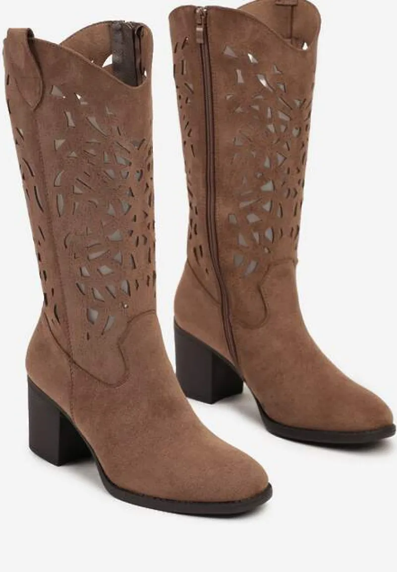 Brązowe Kozaki na Słupku ze Skórzaną Wkładką i Ażurowym Wzorem Arresia