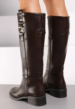 Brązowe Kozaki Oficerki na Płaskiej Podeszwie z Ozdobną Klamrą Laorilia