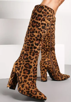 Brązowe Kozaki w Panterkę na Słupku z Noskiem w Szpic Riannesa