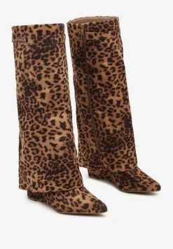 Brązowe Kozaki z Wywiniętą Cholewką na Koturnie Ozdobione Wzorem w Panterkę Turade