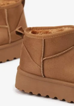 Brązowe Krótkie Śniegowce z Ekozamszu na Niskiej Platformie Lennael