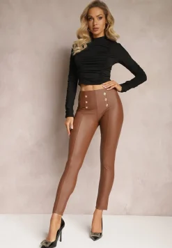 Brązowe Legginsy z Imitacji Skóry z Pionowymi Przeszyciami i Ozdobnymi Napami Sullya