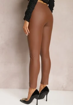 Brązowe Legginsy z Imitacji Skóry z Pionowymi Przeszyciami i Ozdobnymi Napami Sullya