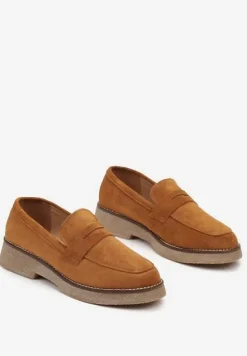 Brązowe Mokasyny na Płaskiej Podeszwie z Ozdobnym Paskiem Ravessia