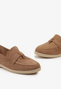 Brązowe Mokasyny z Zawieszką w Kształcie Kłódki Lorniwas