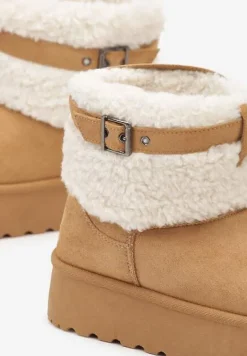 Brązowe Śniegowce na Platformie Ozdobione Metaliczną Klamrą i Futerkiem w Stylu Baranka Anelavia
