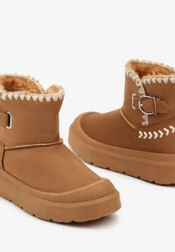 Brązowe Śniegowce na Platformie Ozdobione Klamrą i Haftem Rinneva