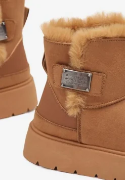 Brązowe Śniegowce na Platformie z Metaliczną Ozdobą Ennithiel