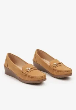 Brązowe Półbuty Mokasyny na Koturnie z Metaliczną Ozdobą Dalisha