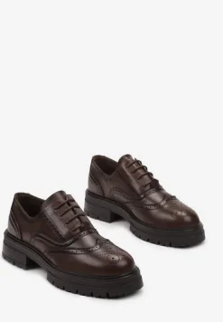 Brązowe Półbuty na Grubej Podeszwie z Perforacją Obasia