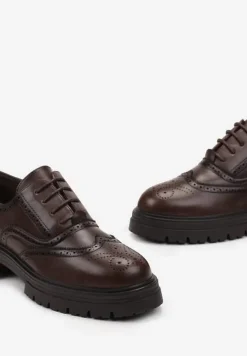 Brązowe Półbuty na Grubej Podeszwie z Perforacją Obasia