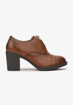 Brązowe Półbuty z Przeszyciami na Wysokim Słupku Alissone