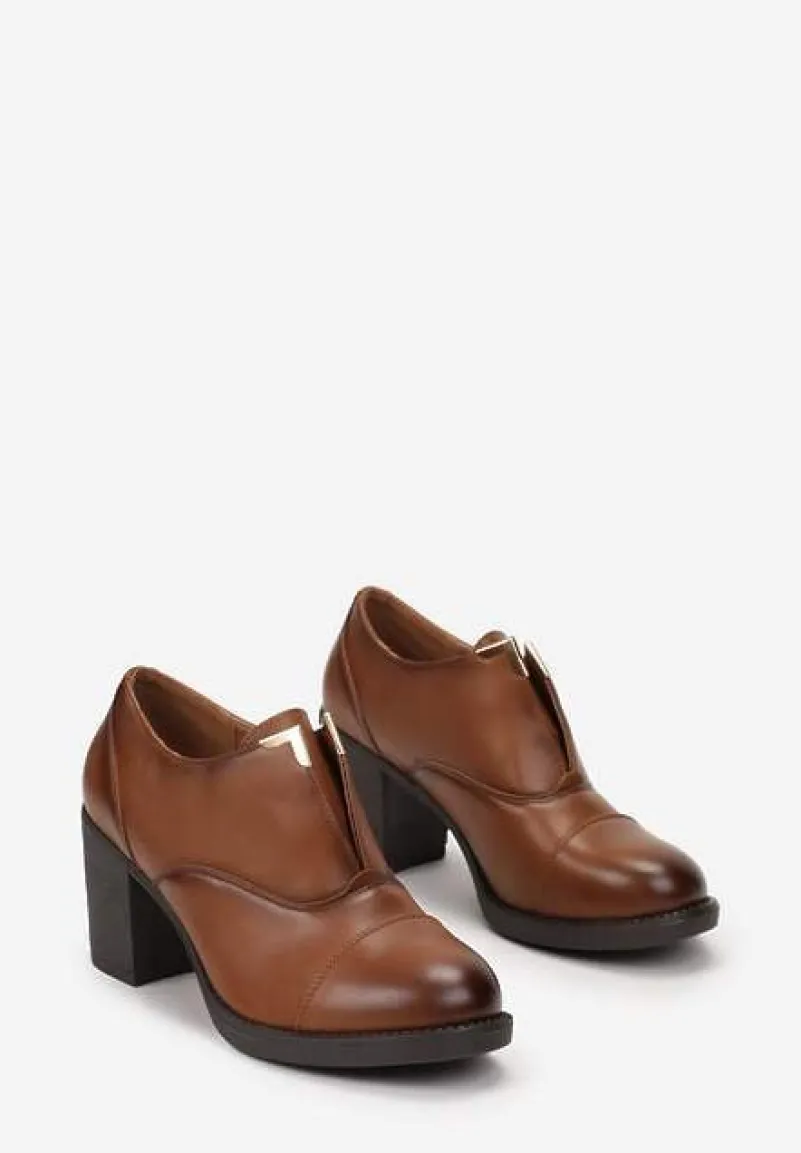 Brązowe Półbuty z Przeszyciami na Wysokim Słupku Alissone
