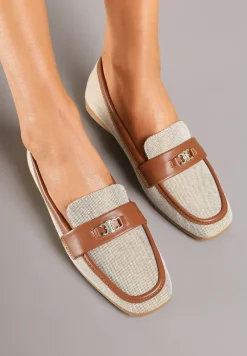 Brązowe Plecione Mokasyny z Ozdobną Aplikacją Felethlin