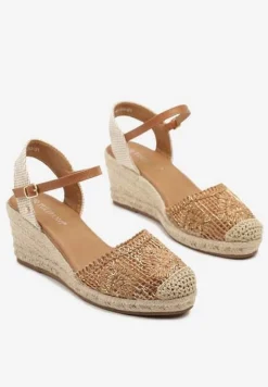 Brązowe Sandały Boho z Ażurową Cholewką na Plecionym Koturnie Tenavinea