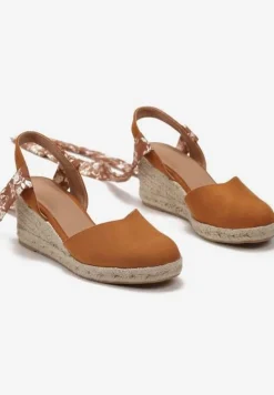 Brązowe Sandały Espadryle na Koturnie Wiązane Przy Kostce Mirilthe