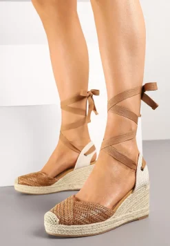 Brązowe Sandały na Koturnie Ozdobione Wiązaniem i Plecionką Talurelia