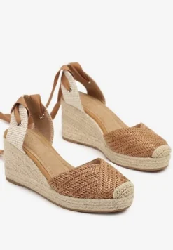 Brązowe Sandały na Koturnie Ozdobione Wiązaniem i Plecionką Talurelia