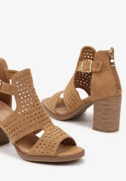 Brązowe Sandały na Słupku z Ażurowymi Paskami Evelesi