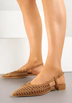 Brązowe Sandały Vices w Stylu Mules z Nitami i Drobnymi Wycięciami Vevalora