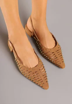 Brązowe Sandały Vices w Stylu Mules z Nitami i Drobnymi Wycięciami Vevalora