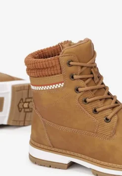 Brązowe Sznurowane Trapery na Płaskiej Podeszwie Ozdobione Tłoczeniem Brenneth