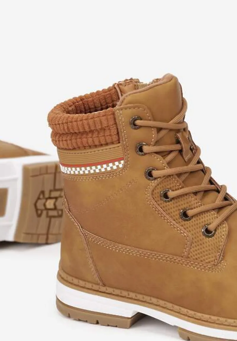 Brązowe Sznurowane Trapery na Płaskiej Podeszwie Ozdobione Tłoczeniem Brenneth