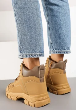 Brązowe Traperki na Grubej Podeszwie ze Żłobieniami Ocieplane Futrem Leannara