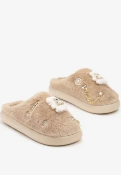 Brązowe Wsuwane Kapcie z Futerkiem Ozdobione Metalowymi Aplikacjami Reandwenna