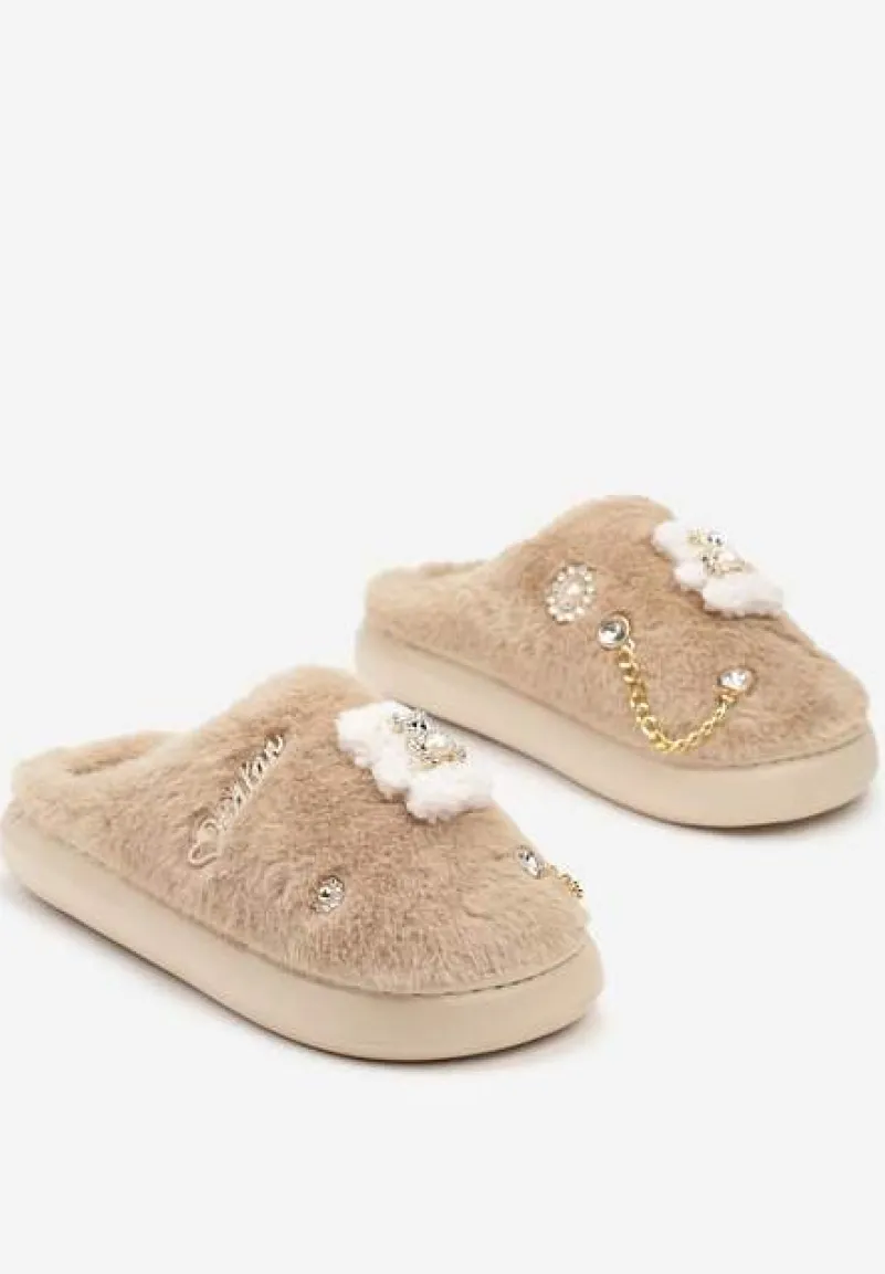 Brązowe Wsuwane Kapcie z Futerkiem Ozdobione Metalowymi Aplikacjami Reandwenna