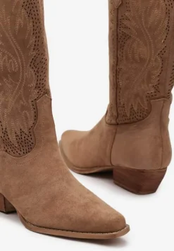Brązowe Wysokie Kowbojki Botki na Niskim Słupku z Ażurowym Wzorem Mennara