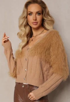 Brązowy Kardigan z Włochatą Dzianiną Przy Dekolcie i Rękawach Saccina