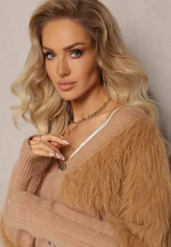 Brązowy Kardigan z Włochatą Dzianiną Przy Dekolcie i Rękawach Saccina