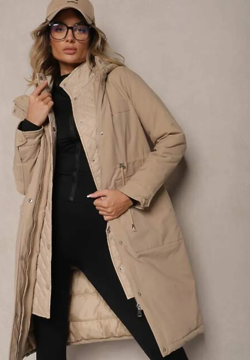 Ciemnobeżowa Długa Kurtka z Kieszeniami i Kapturem Podkreślająca Talię Tarindela