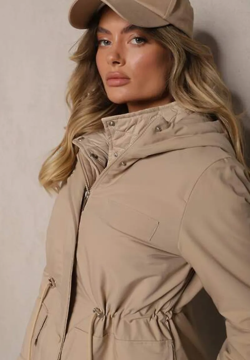 Ciemnobeżowa Długa Kurtka z Kieszeniami i Kapturem Podkreślająca Talię Tarindela