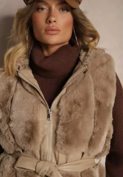 Ciemnobeżowa Kamizelka Futerko z Kapturem i Kieszeniami Wiązana w Talii Jackiena